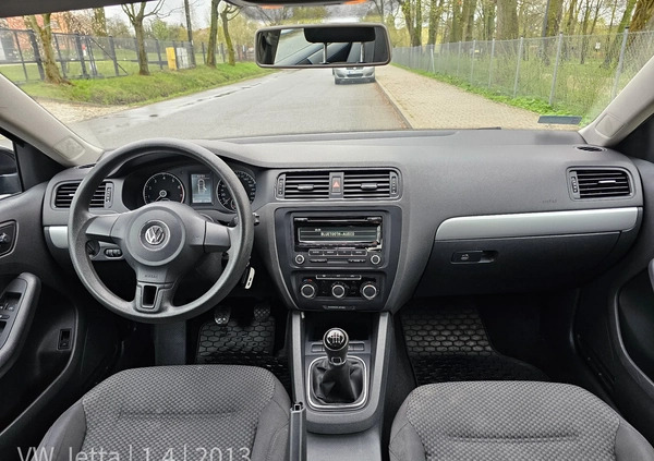 Volkswagen Jetta cena 27000 przebieg: 180000, rok produkcji 2013 z Warszawa małe 67